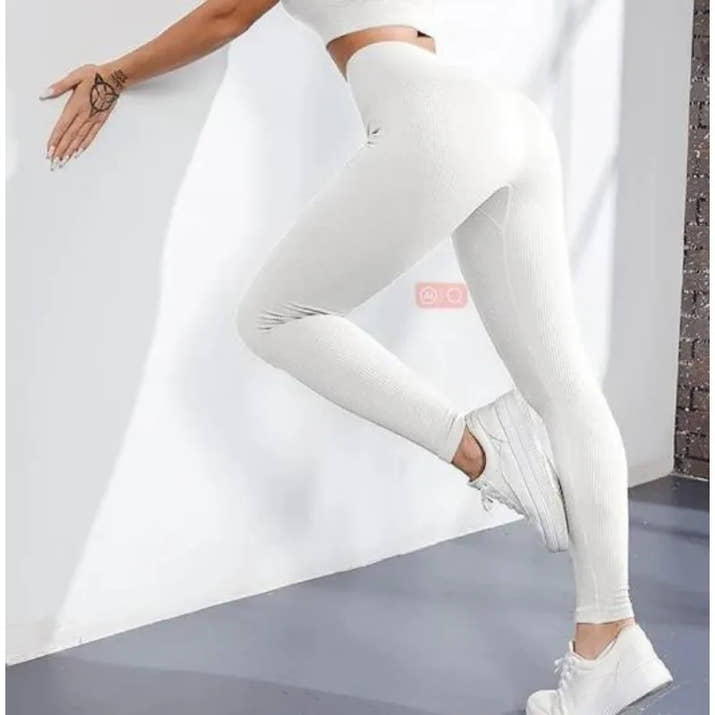 High-Waist Seamless Leggings – Hip-Lifting Slim Fit 🌟