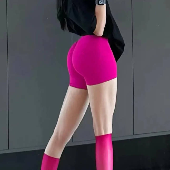 Seamless Hip Hugging Fitness Shorts 🍑 High-Waist Peach Lift